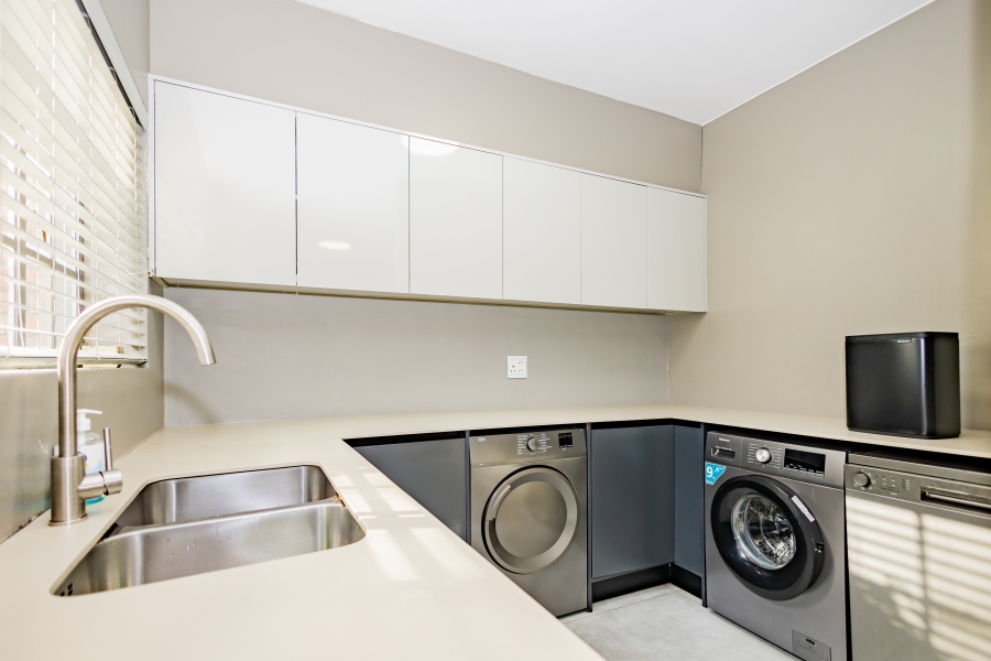 6 Bedroom Property for Sale in Vierlanden Western Cape